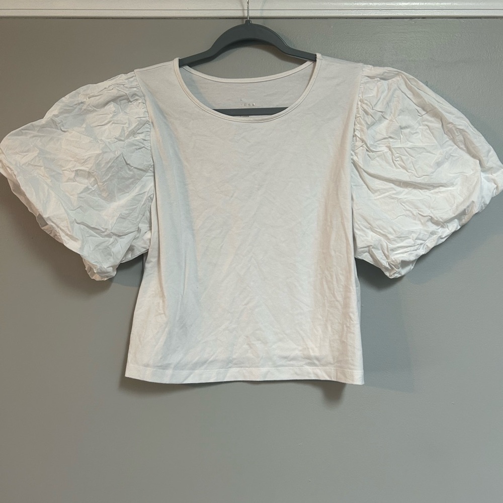 White puffer sleeve cropped t shirt